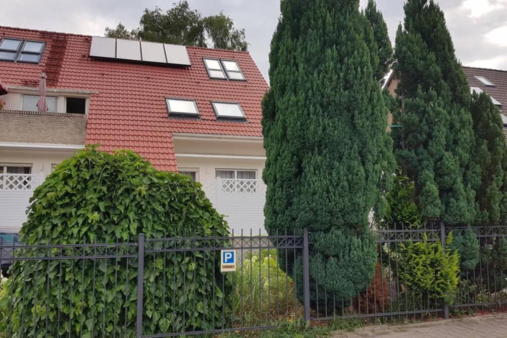 Apartment 2 Zimmer-einliegerwohnung Am Flughafen Schoenefeld *