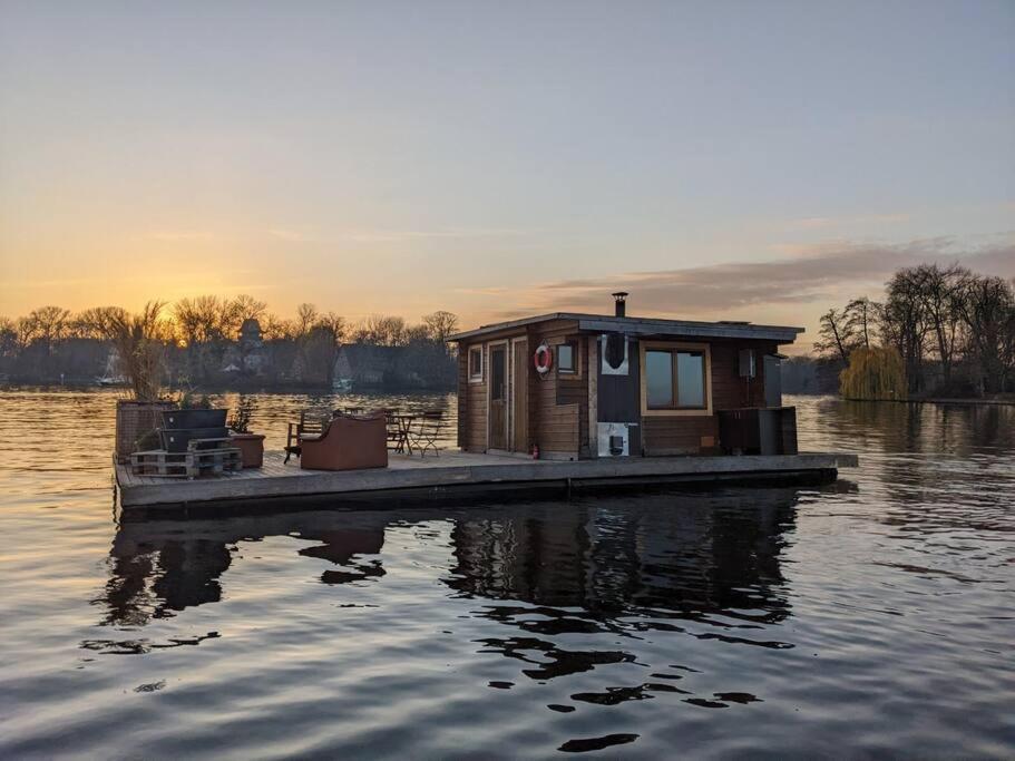 Hausboot Mit Hottub In * Berlin
