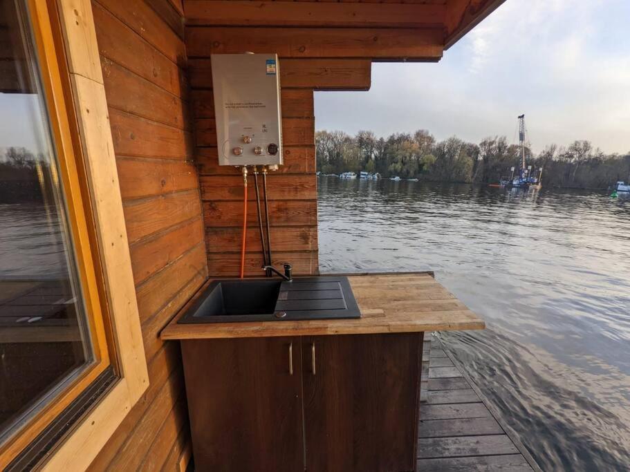 Hausboot Mit Hottub In Botel