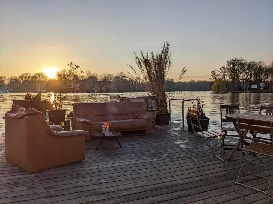 Hausboot Mit Hottub In