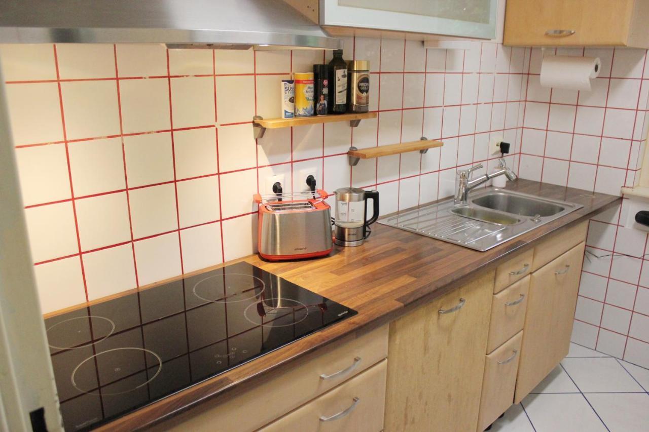 Homestay 1 Zimmer In Wohngemeinschaft, Netflix, Premium Kabelfernsehen, Kueche Berlin