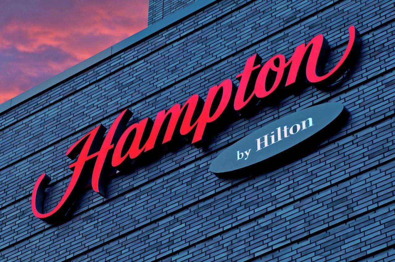 Hampton By Hilton West Hotel