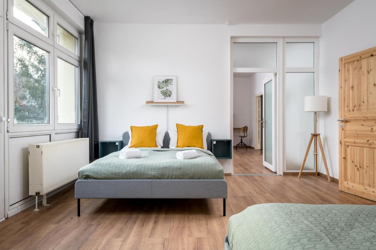 Ruhig Hell Wohnen Im Gruenen In Koepenick Fuesslaeufig Zum Wasser 25min Bis Flughafen Apartment