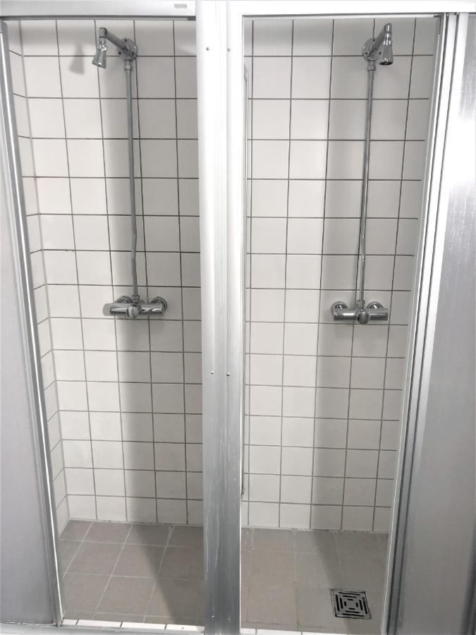 Vandrerhjem Fabrik - *