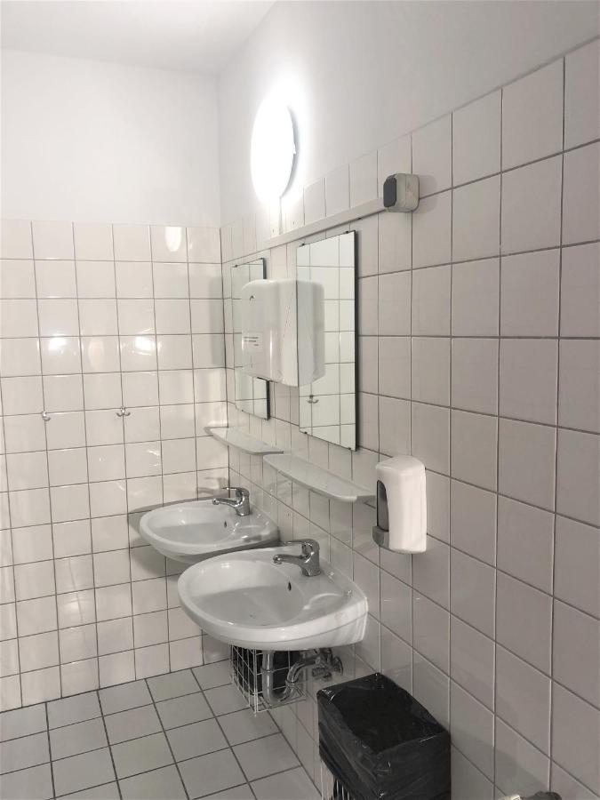 Fabrik - Vandrerhjem *