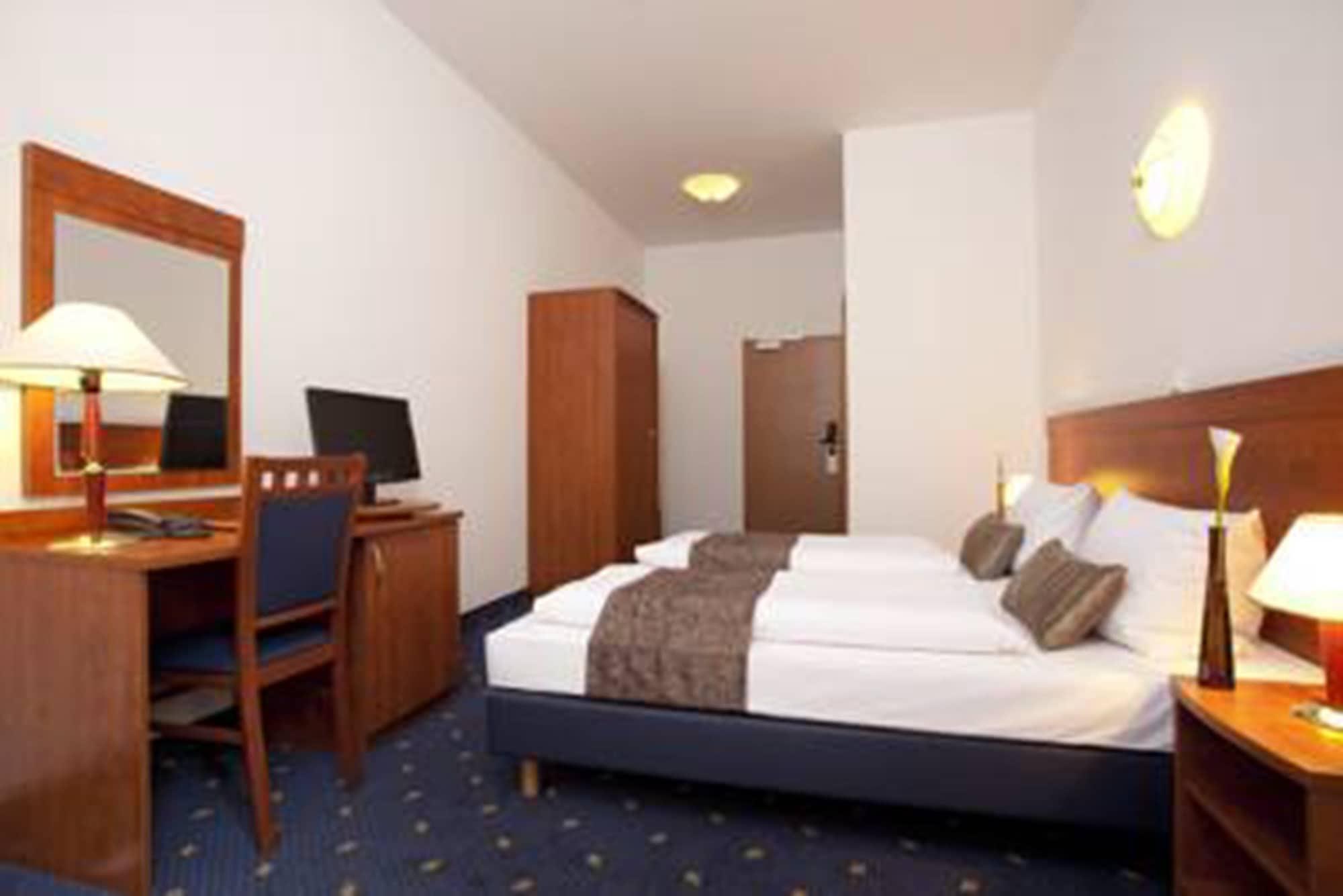 Atrium Charlottenburg 3*
