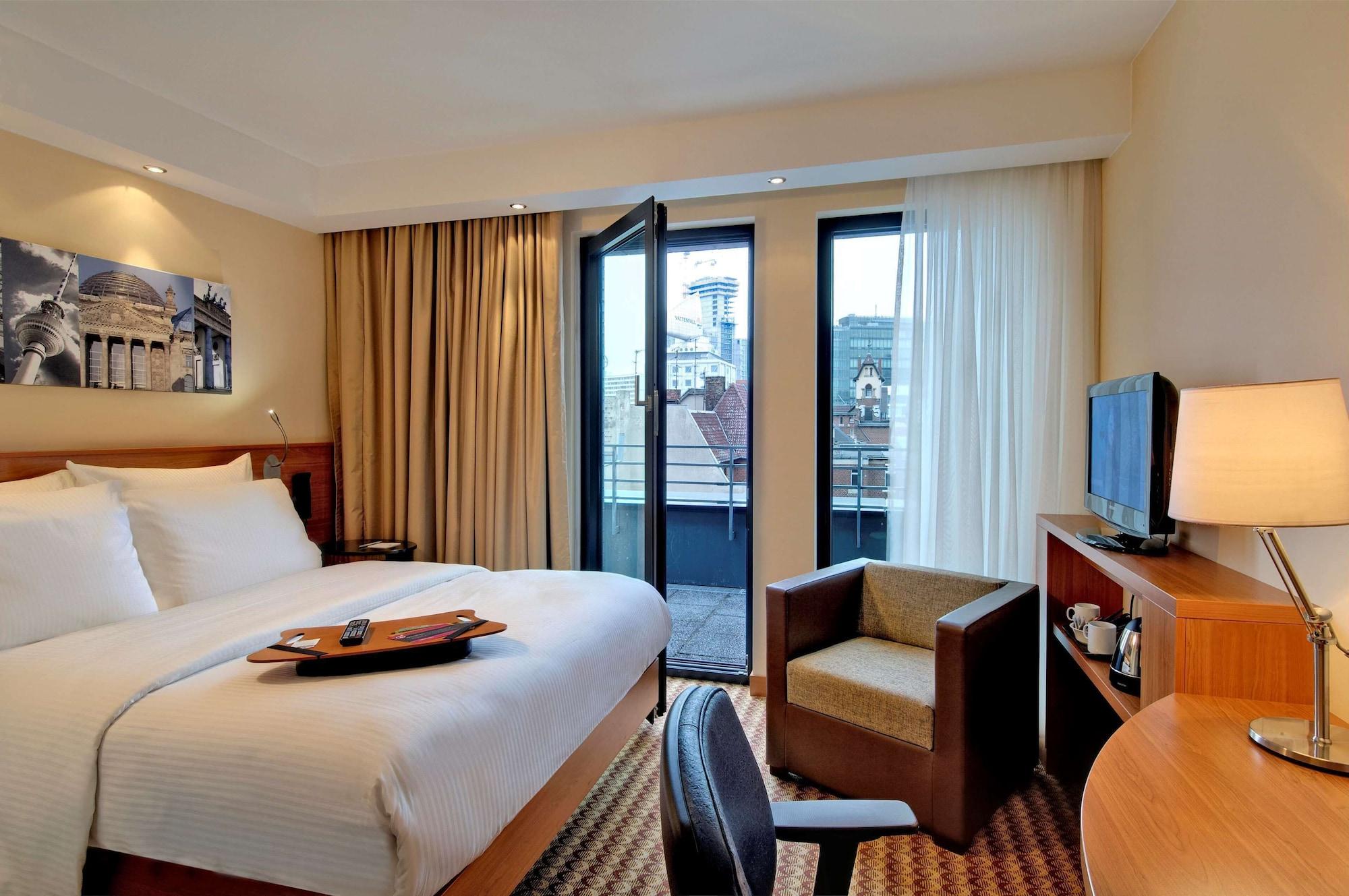 Hampton By Hilton West 3*