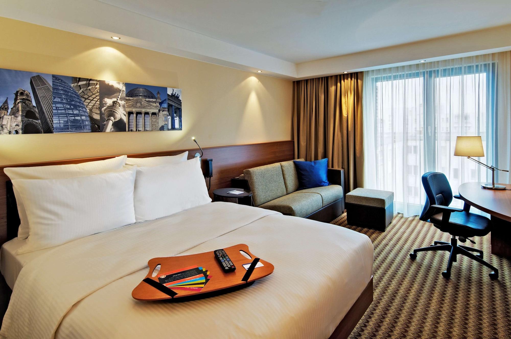 Hampton By Hilton West Hotel 3*