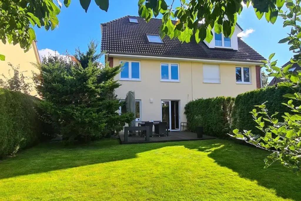 Modern Townhouse, Quiet And Close To The Centre. Holiday home Berlin