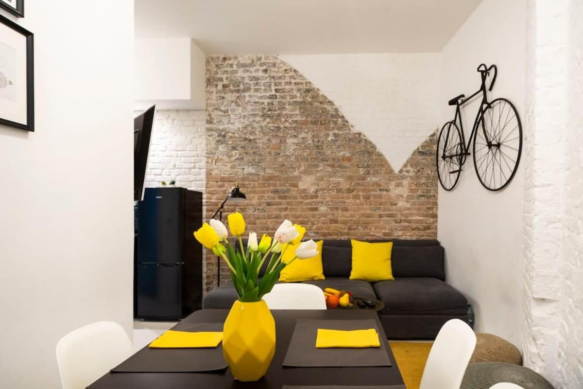 Cosy Three Br Two Bth Ac Self Checkin Street Parking *