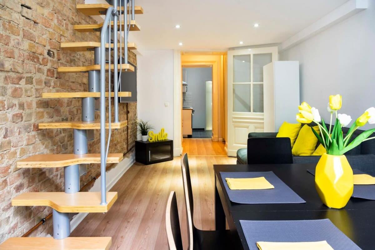 Industrial Style Self Checkin Street Parking Apartment Berlin