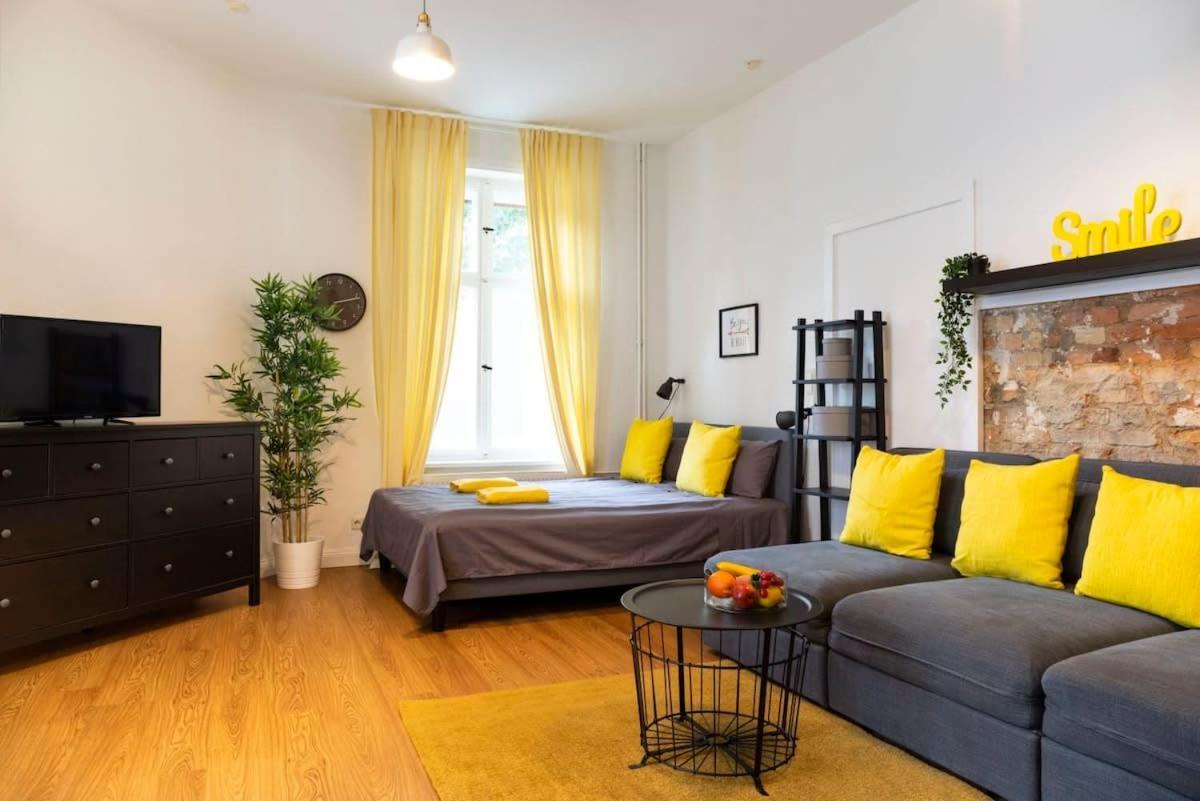 Shabby Chic Self Checkin And Free Street Parking Apartment