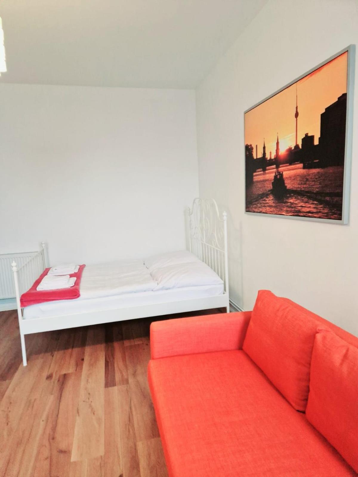 City Studio For 4, Near Sonnenallee Apartment *