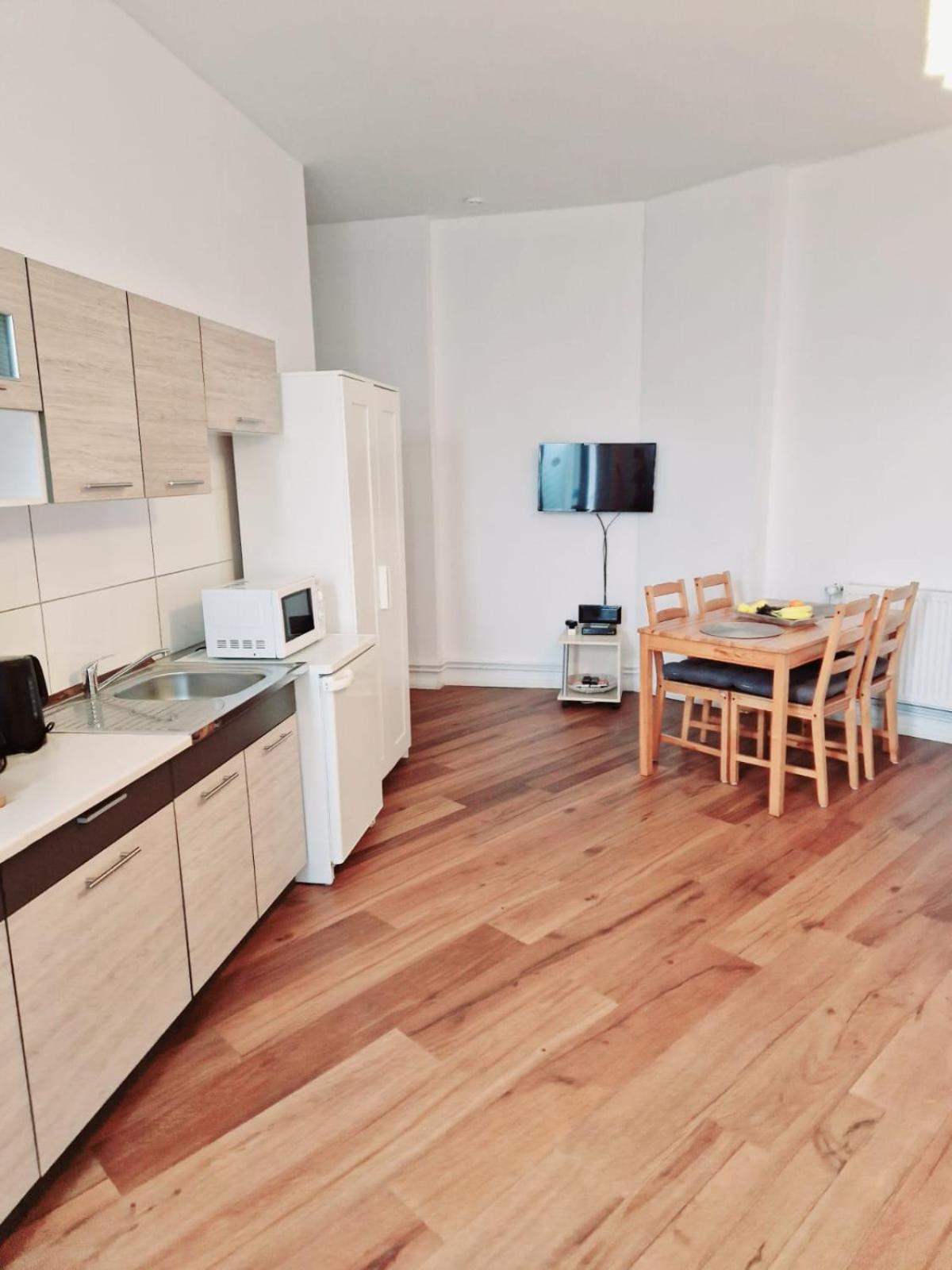 City Studio For 4, Near Sonnenallee Apartment