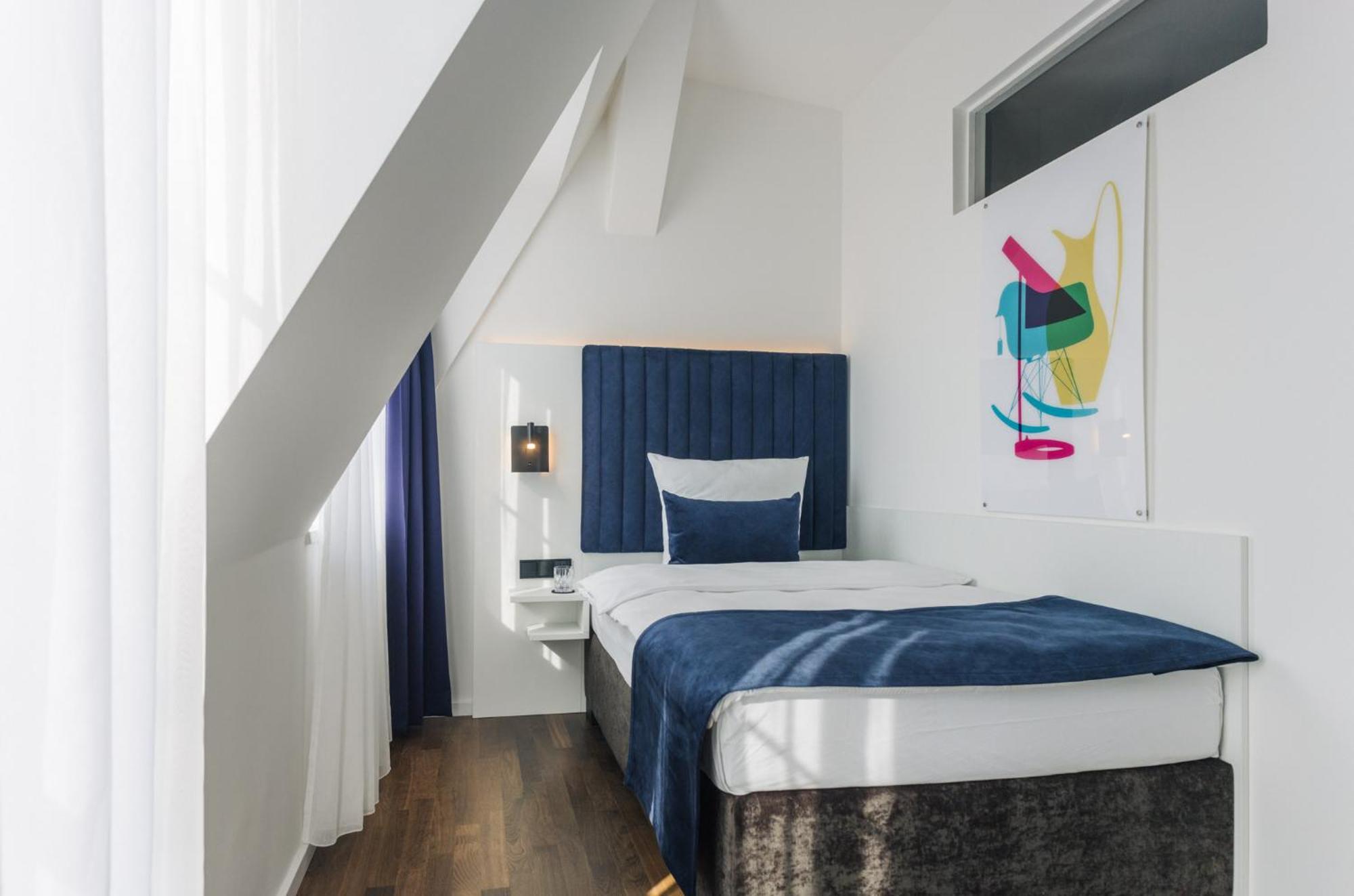 Homaris East Side 3*