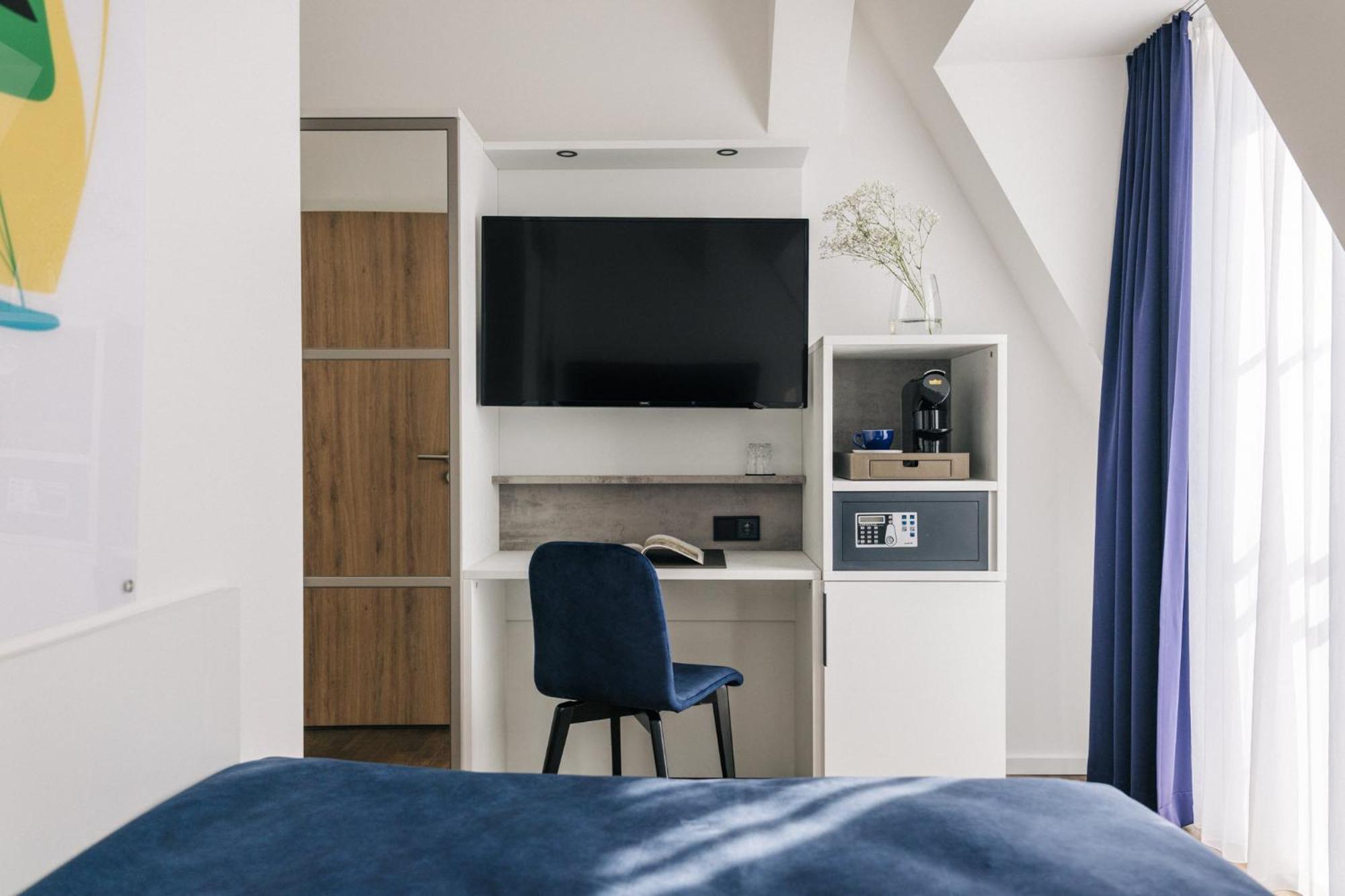 Homaris East Side Hotel 3*