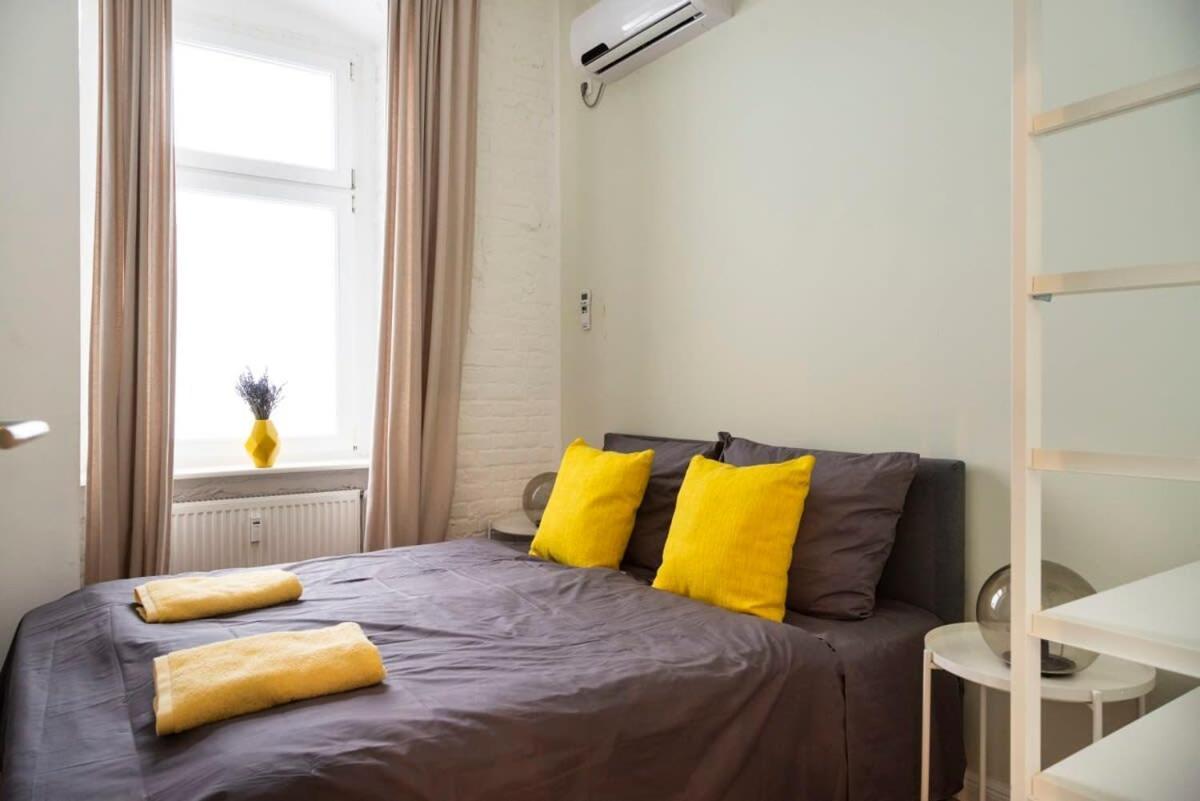 Cosy Three Br Two Bth Ac Self Checkin Street Parking Berlin