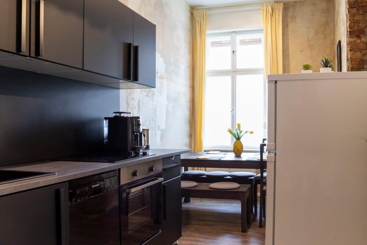 Shabby Chic Self Checkin And Free Street Parking Apartment *