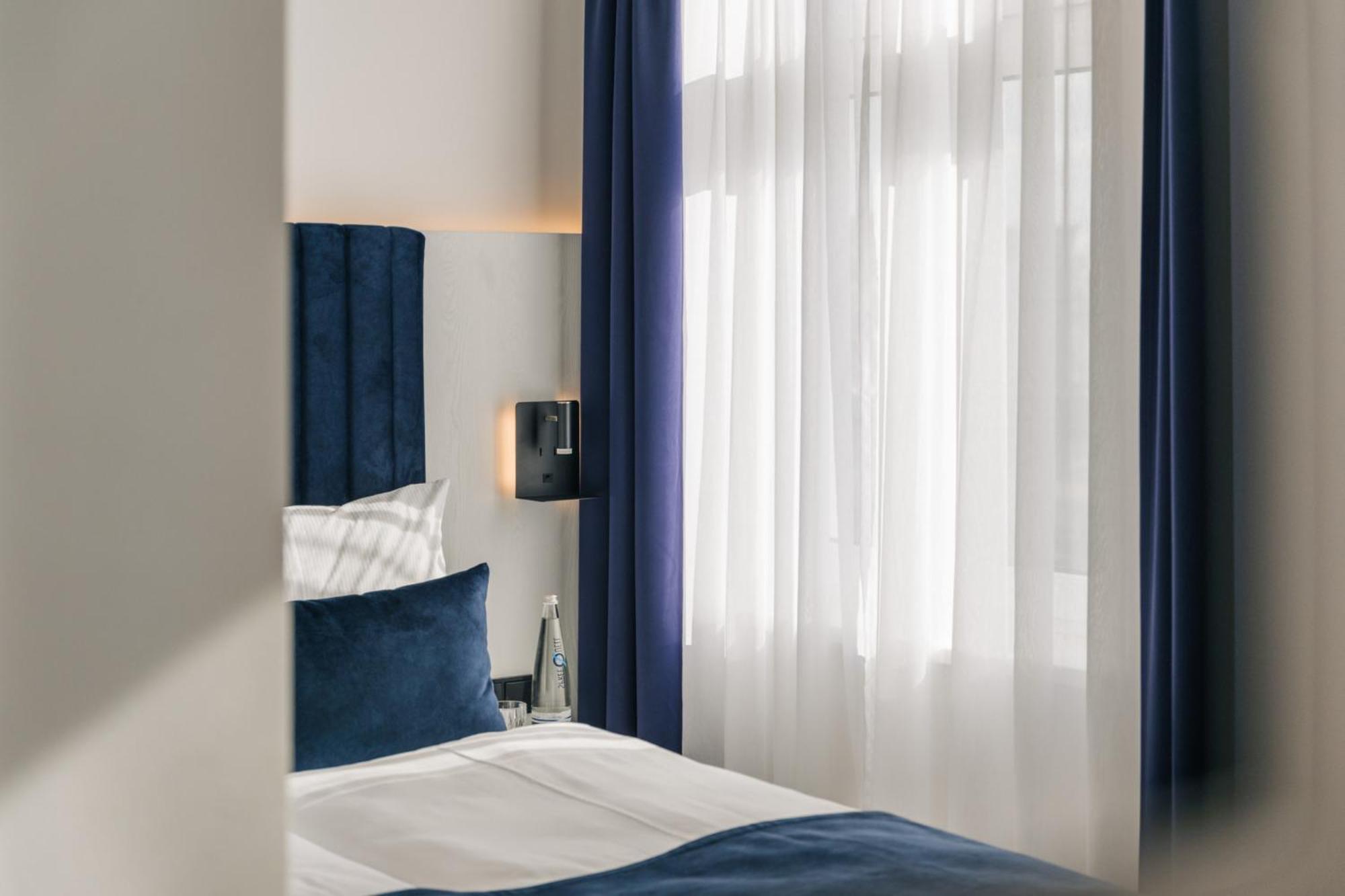 Homaris East Side 3*