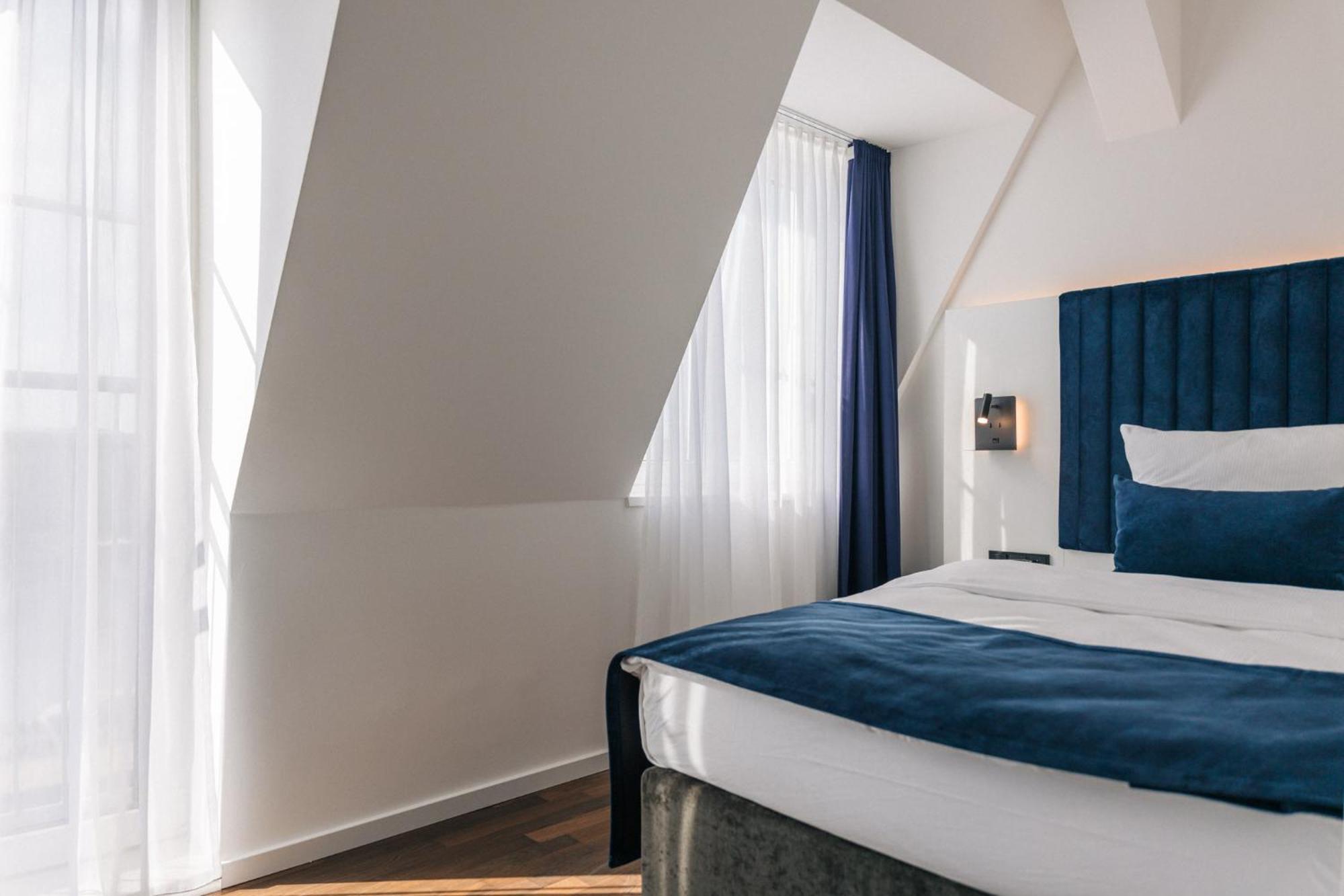 Homaris East Side Hotel 3*
