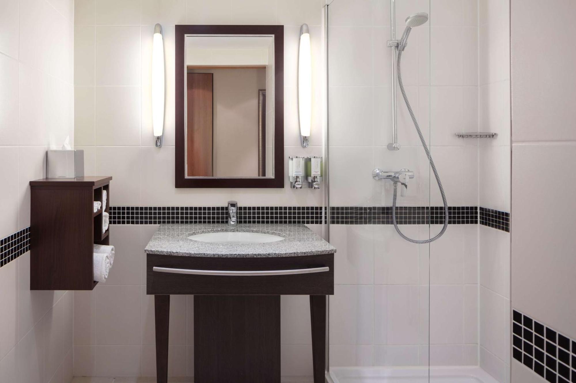 Hotel Hampton By Hilton West 3*
