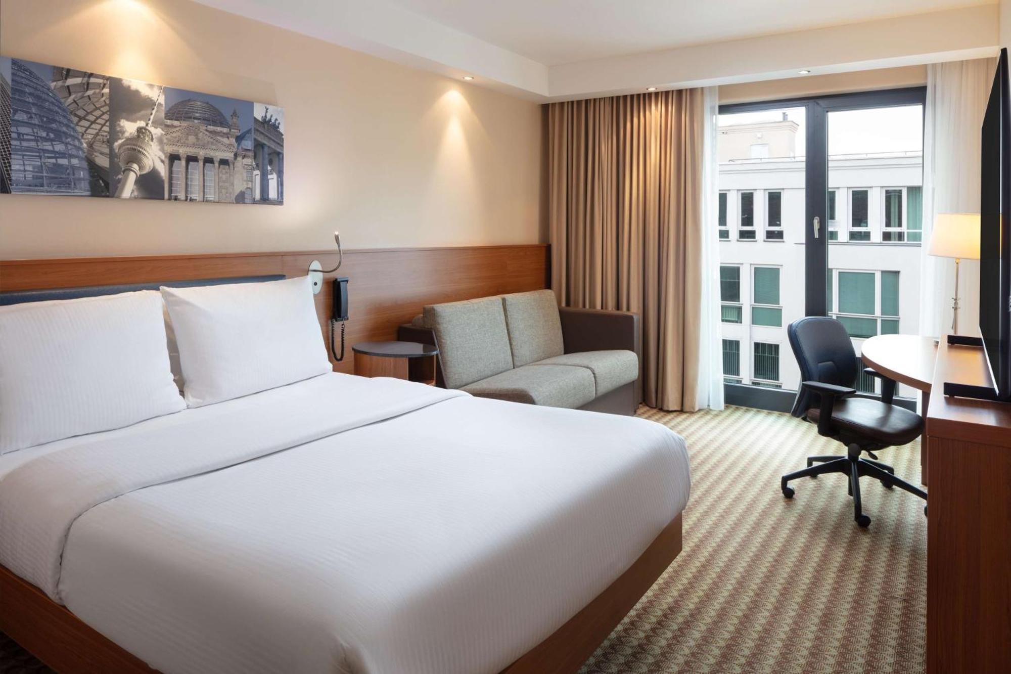 Hampton By Hilton West