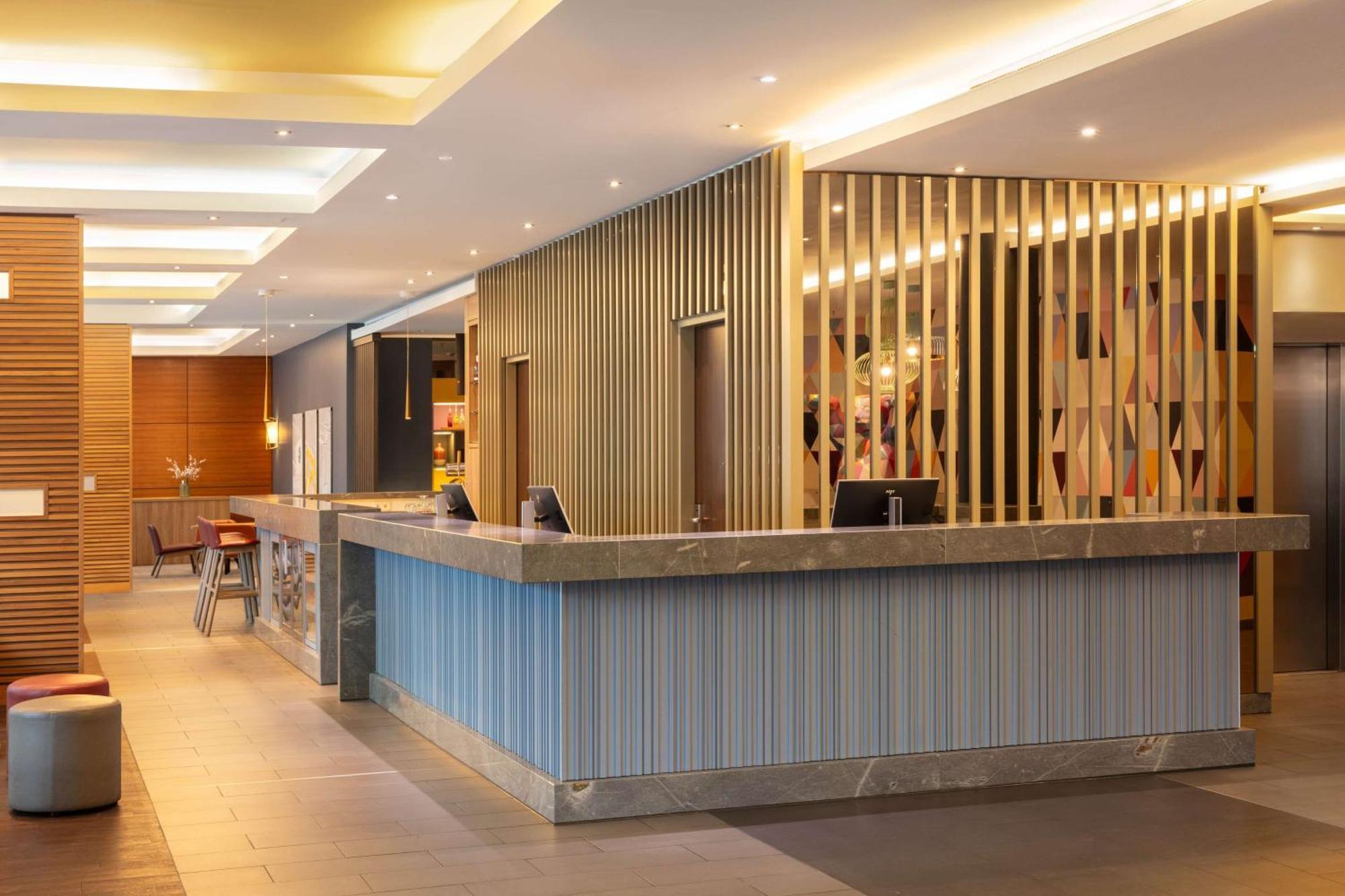 Hampton By Hilton West Hotel