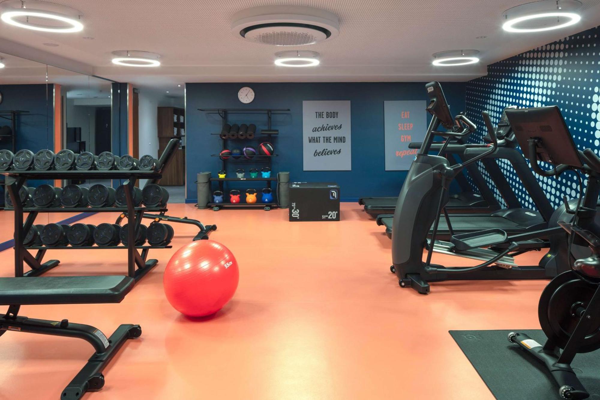 Hampton By Hilton West 3*