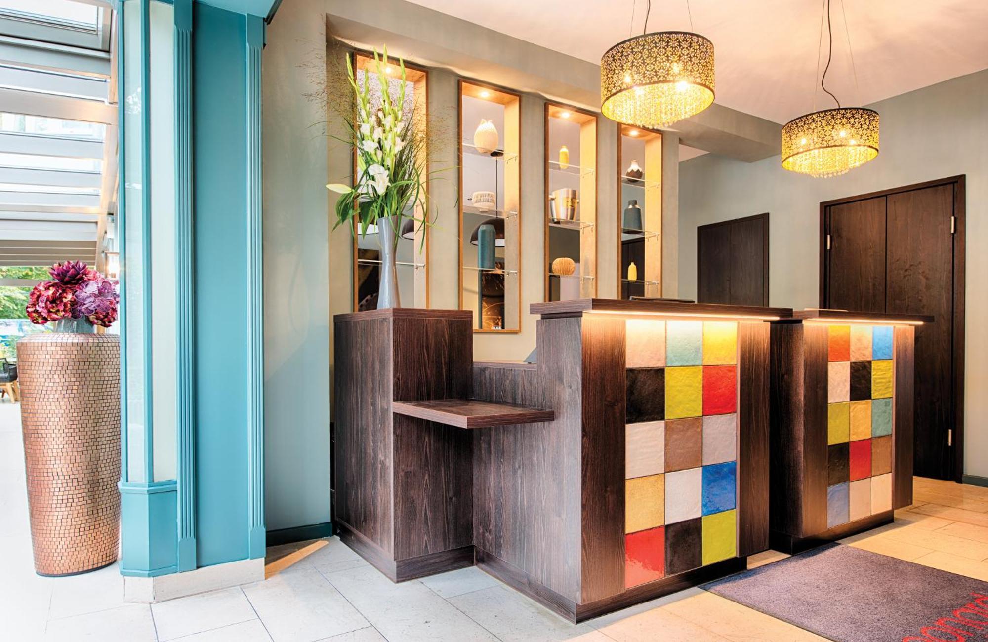 Leonardo Boutique City South 4*