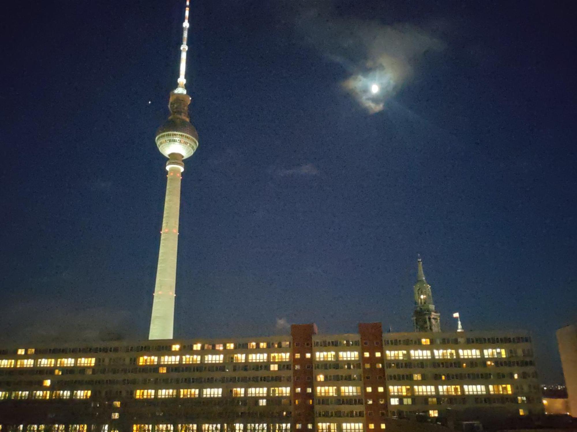 Mitte Von Mitte - Blick Auf Den Turm * Berlin