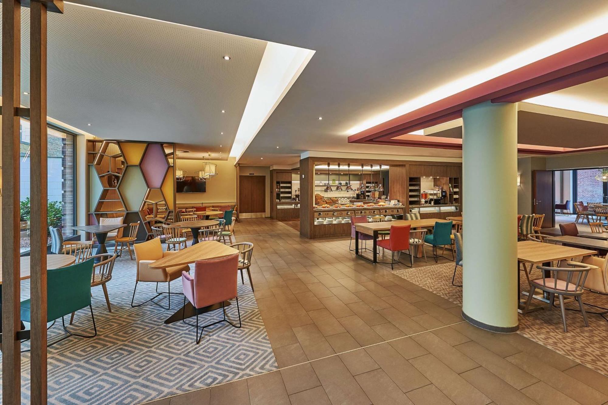 Hampton By Hilton West Hotel