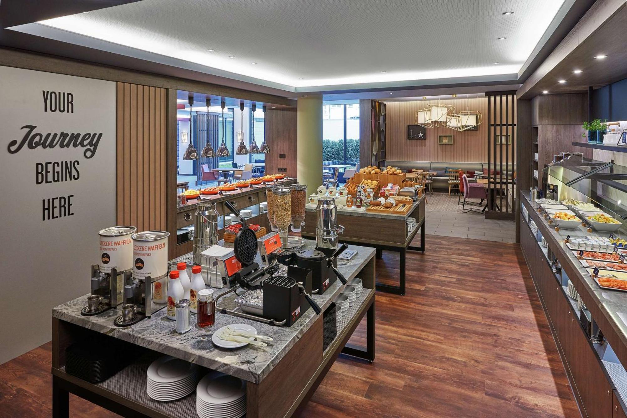 Hotel Hampton By Hilton West 3*