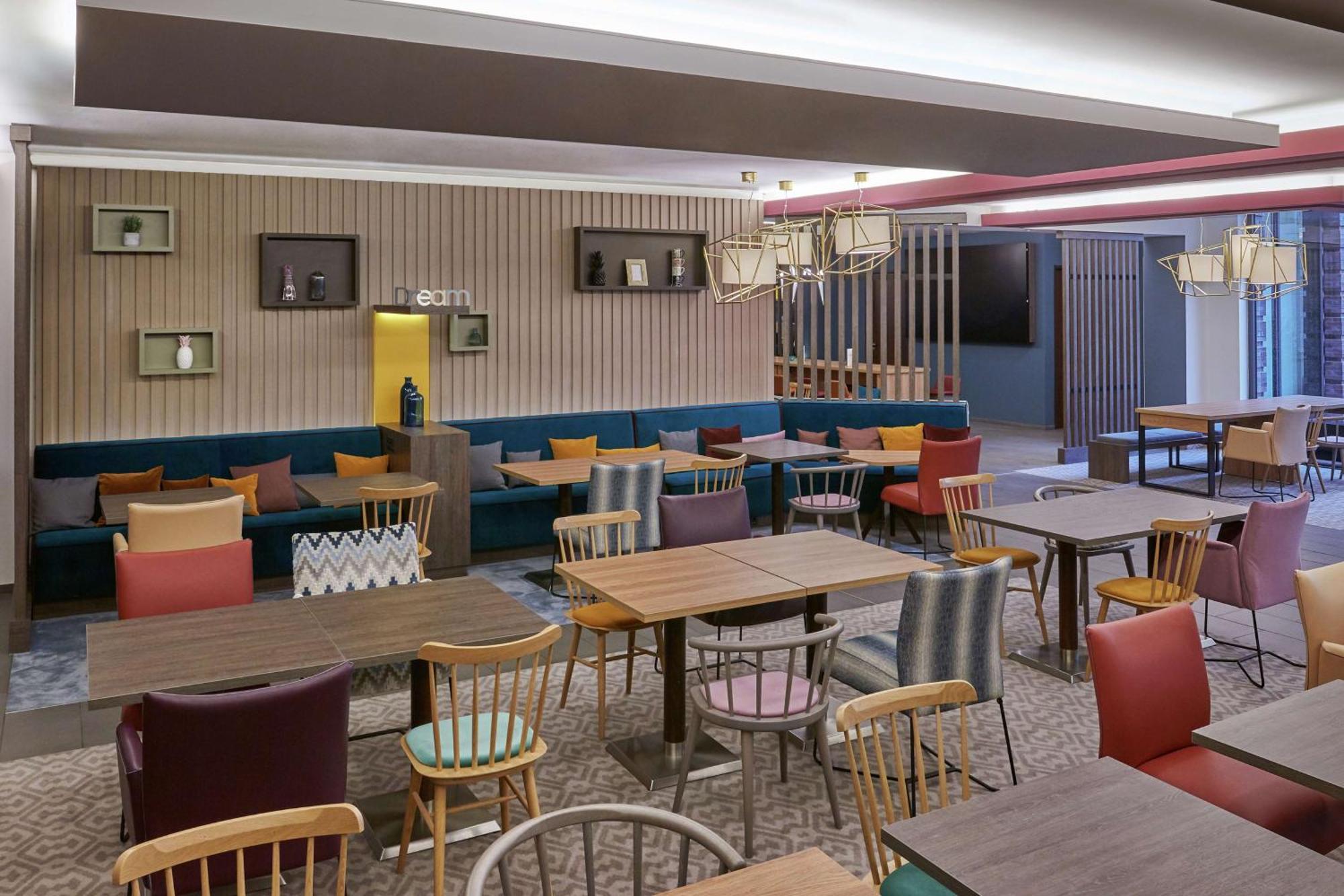 Hotel Hampton By Hilton West 3*