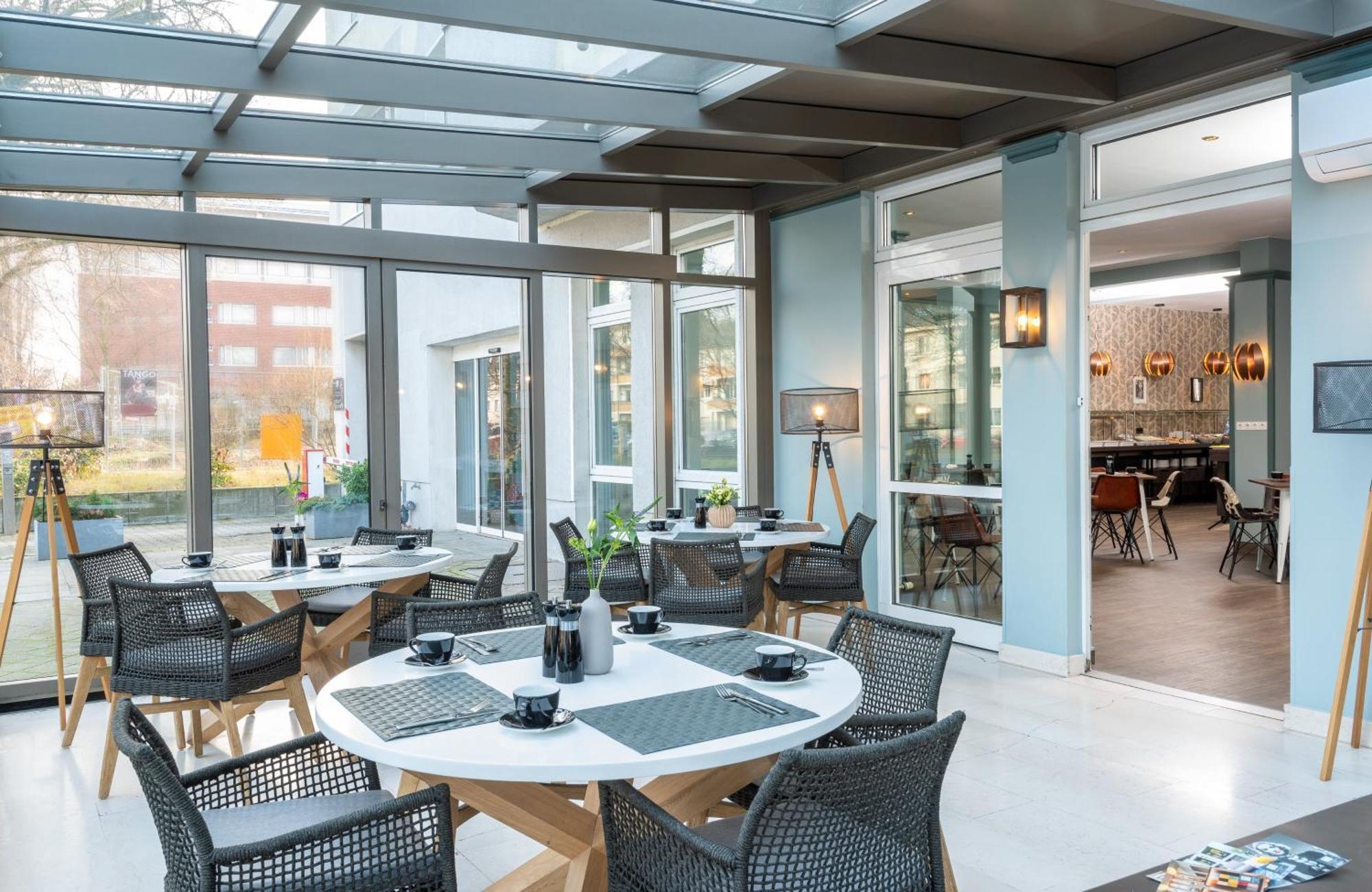 Leonardo Boutique City South Hotel 4*