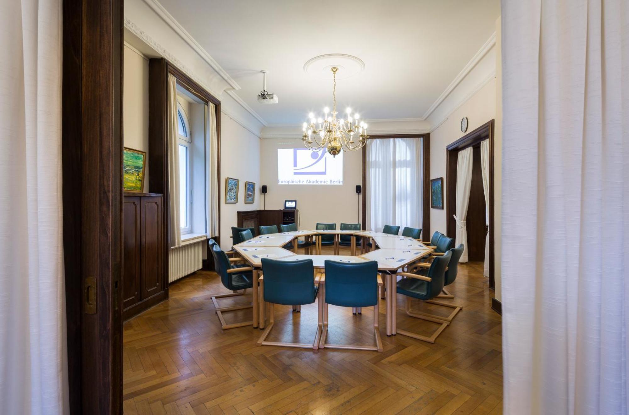 Hotel Europaeische Akademie 3*