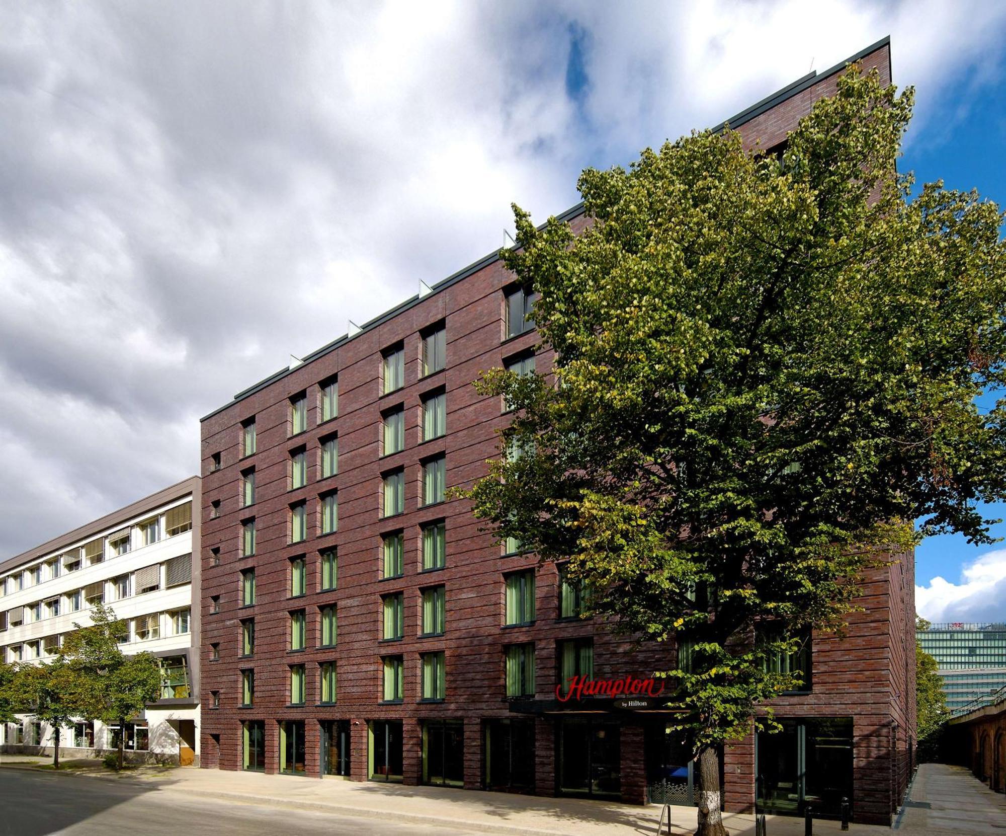 Hampton By Hilton West Hotel