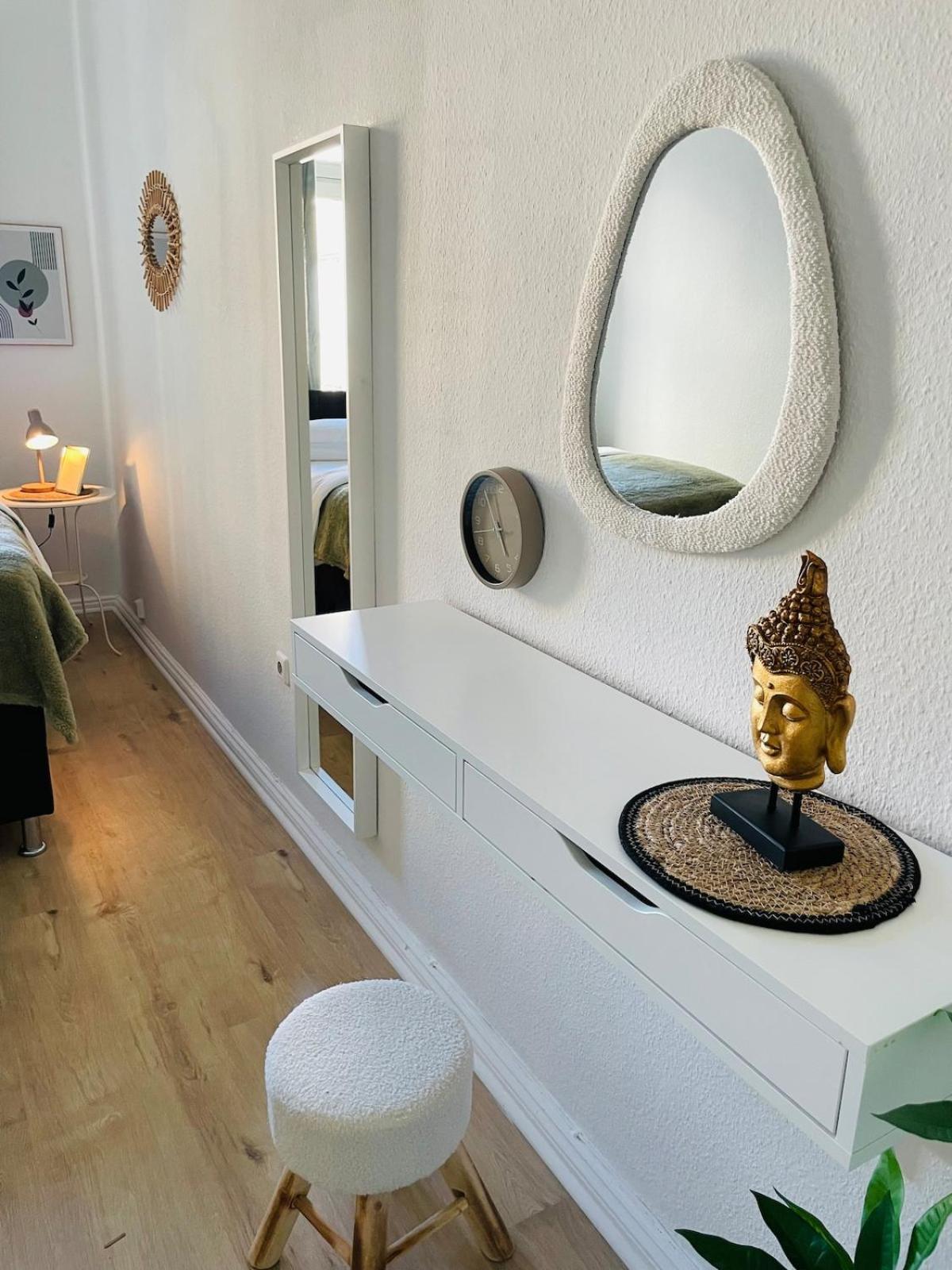 Urban Living Im Kiez Von Neukoelln 3zi 100qm Apartment *