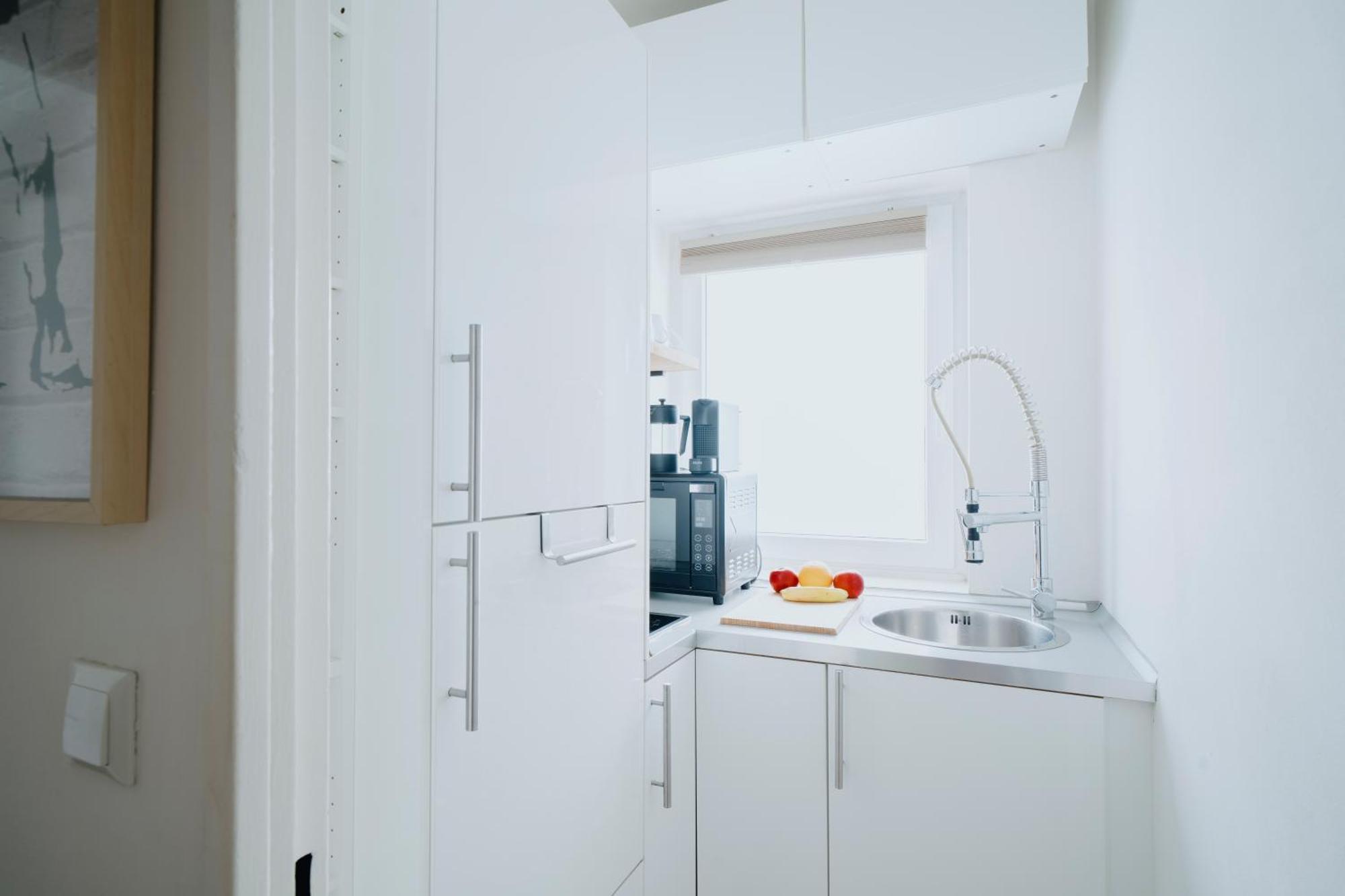 Lovely With Balcony - Cozy , Near Kadewe & Kurfuerstendamm Apartment