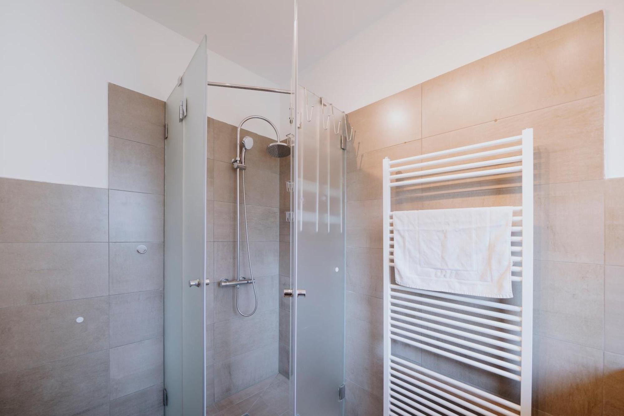 Lovely With Balcony - Cozy , Near Kadewe & Kurfuerstendamm Apartment Berlin
