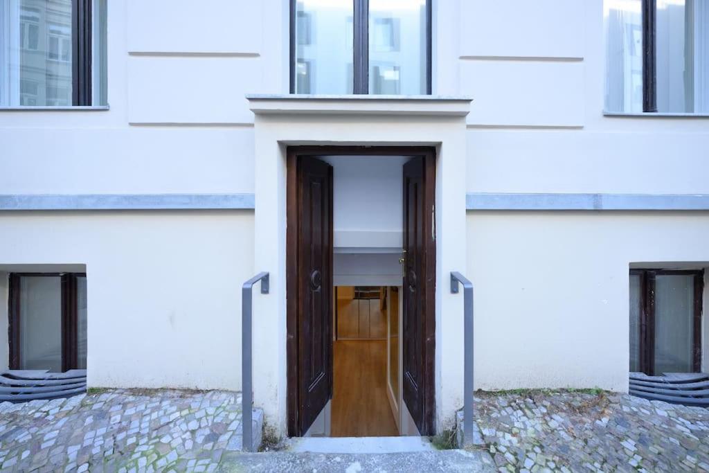 Huge Designer In Mitte 120 Sqm Lejlighed *
