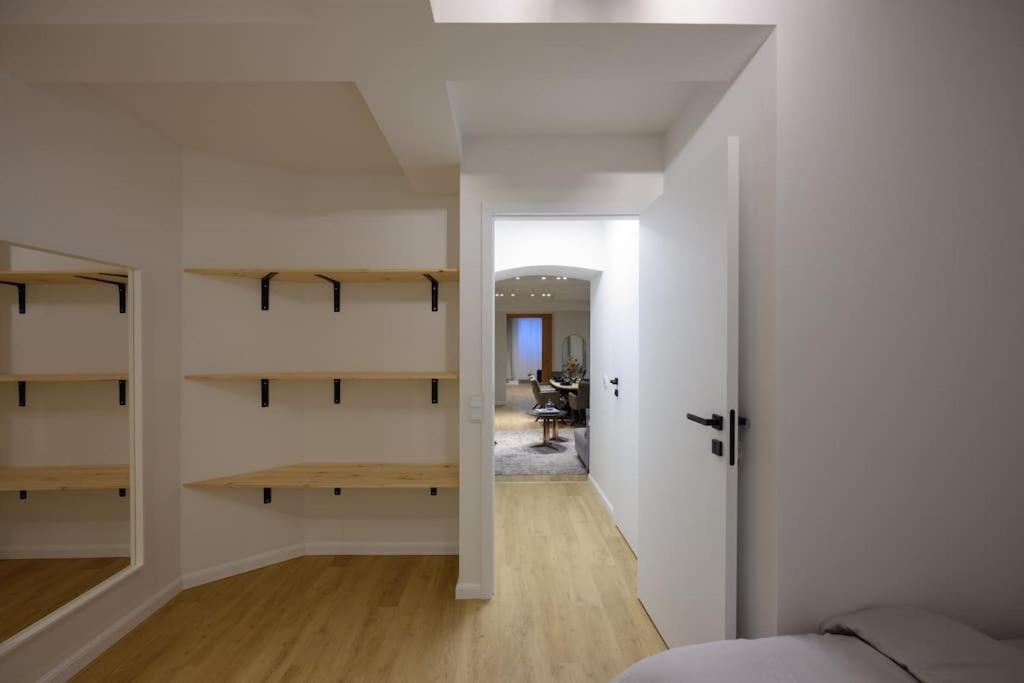 Huge Designer In Mitte 120 Sqm Lejlighed