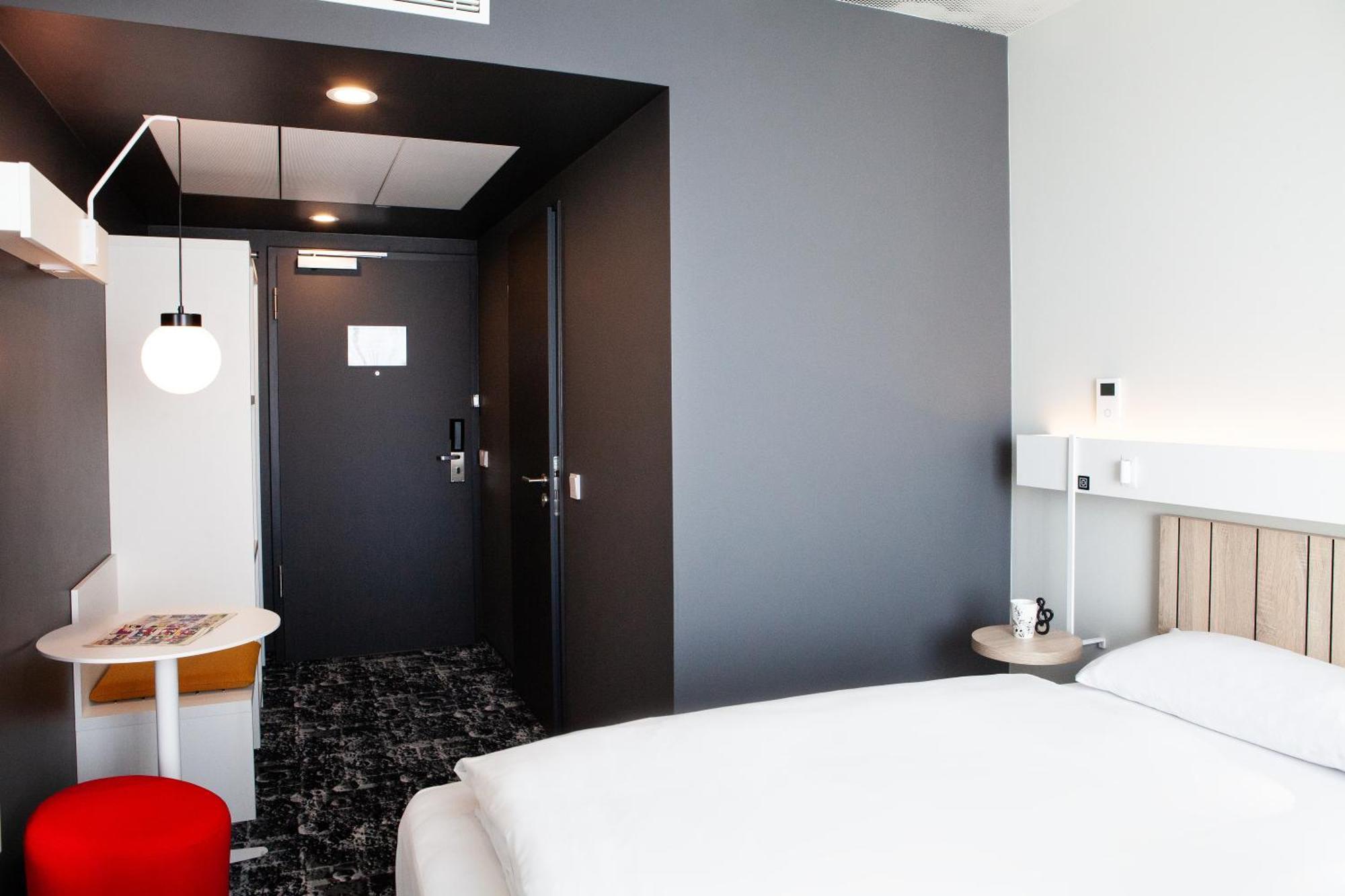 Ibis Airport Hotel *
