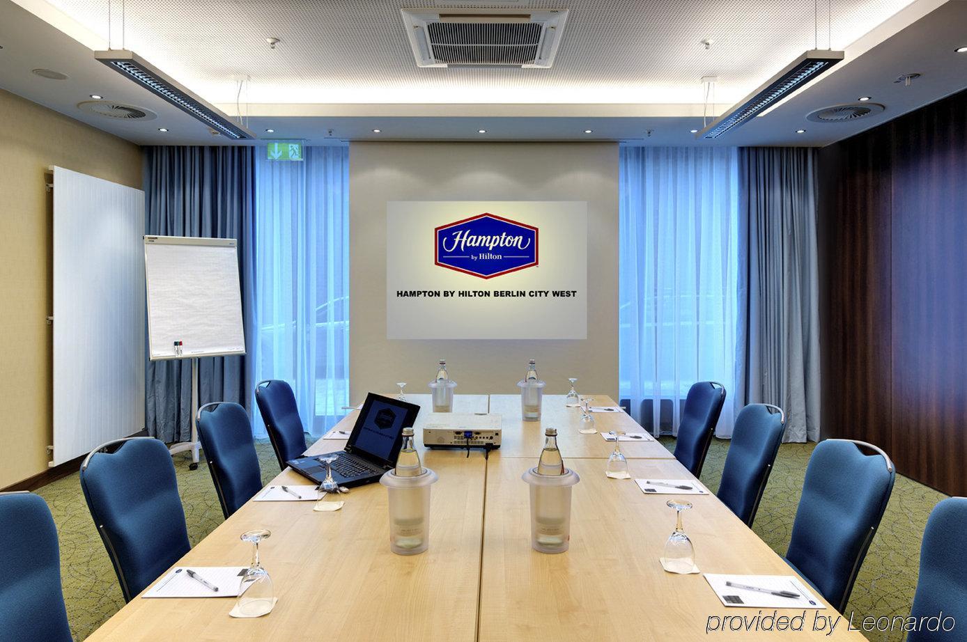 Hotel Hampton By Hilton West