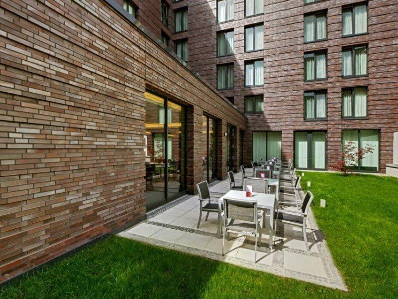 Hotel Hampton By Hilton West