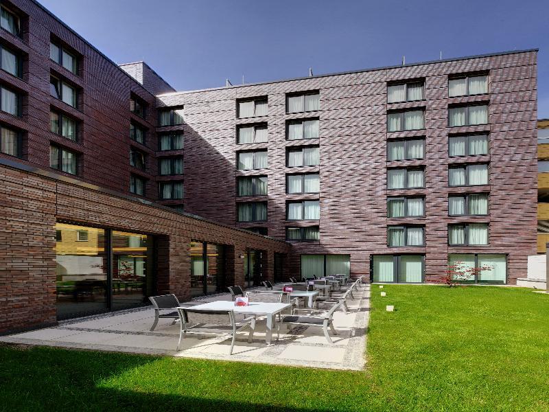 Hampton By Hilton West 3*
