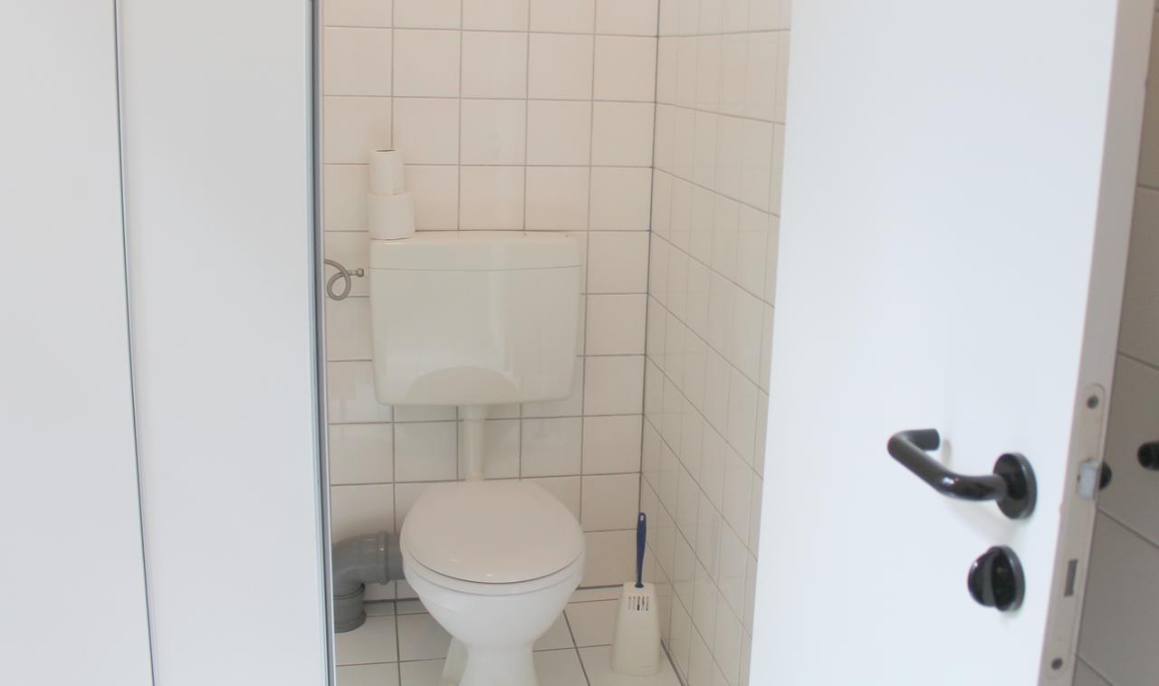 Vandrerhjem Fabrik - *