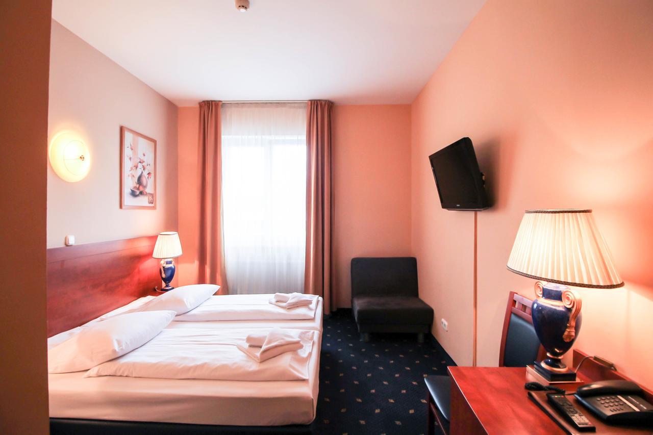 Hotel Atrium Charlottenburg 3*
