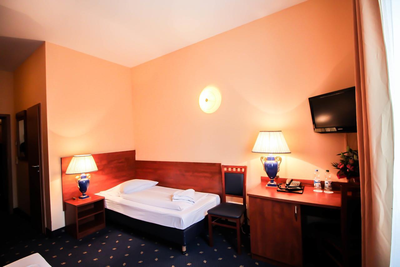 Atrium Charlottenburg 3*