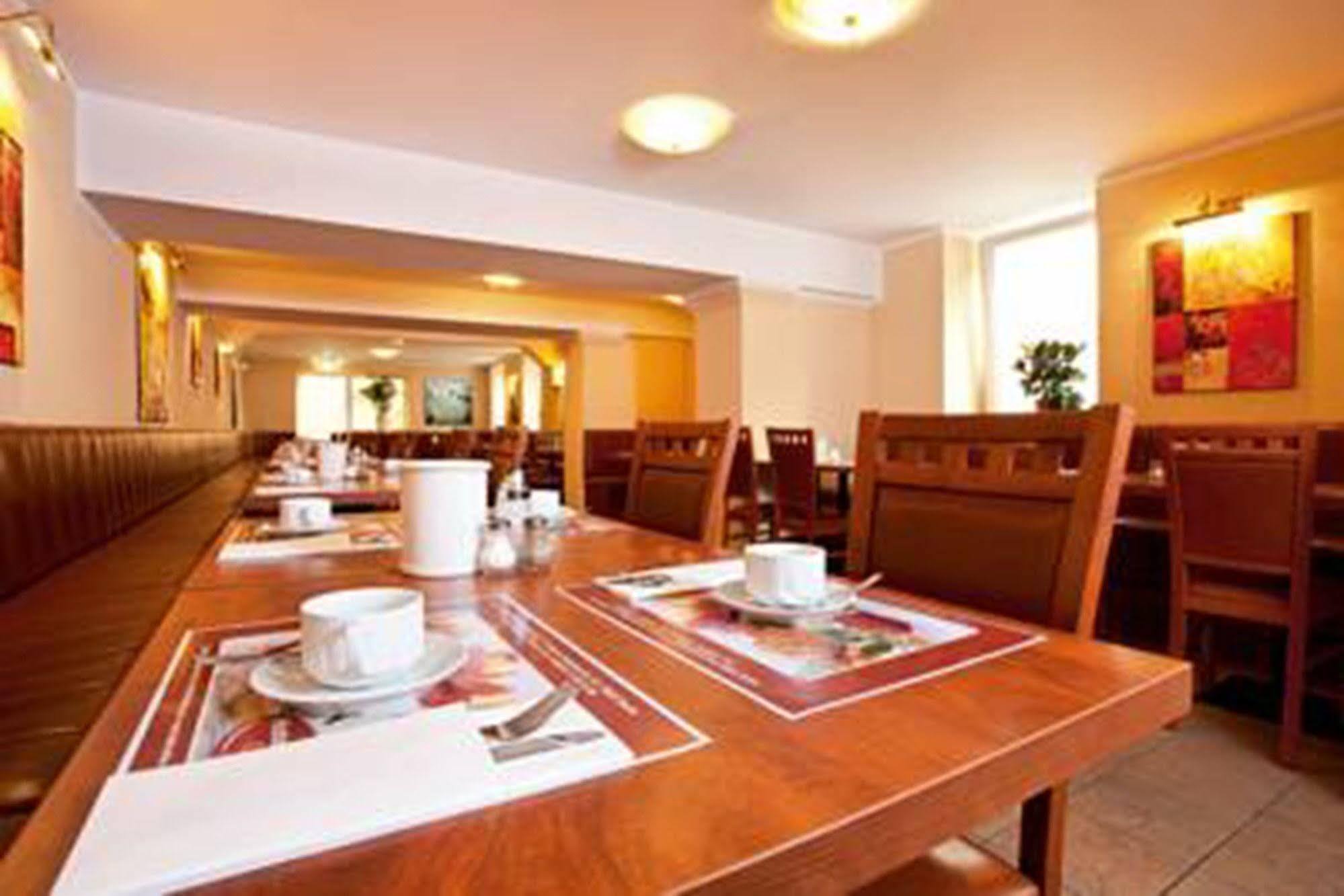 Hotel Atrium Charlottenburg 3*