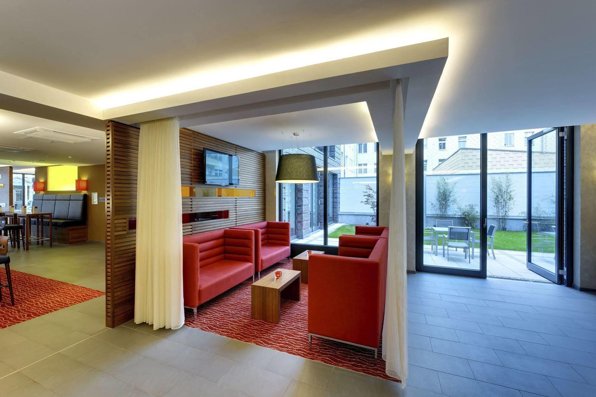 Hampton By Hilton West 3*